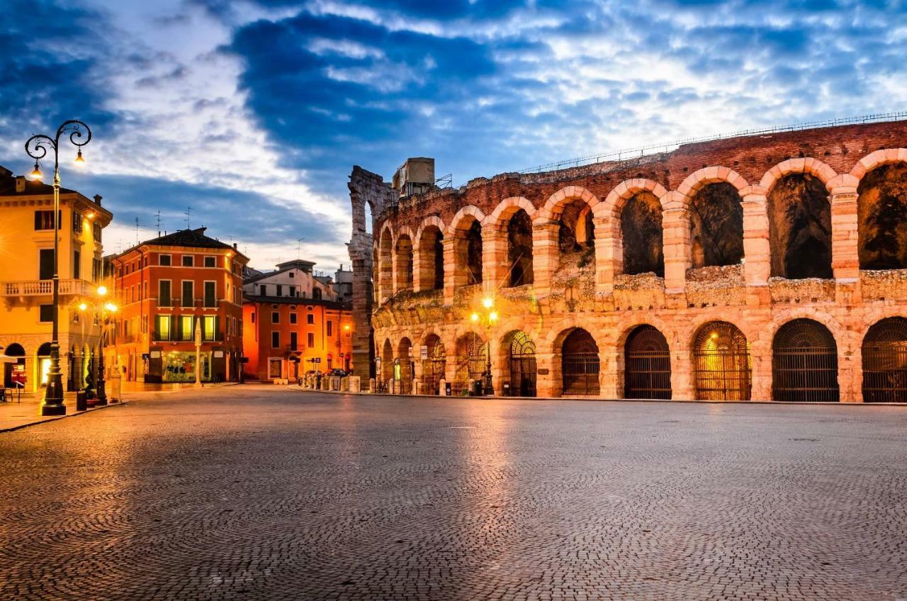 Fiore d'arancio Luxury City Center Apartment Verona Esterno foto
